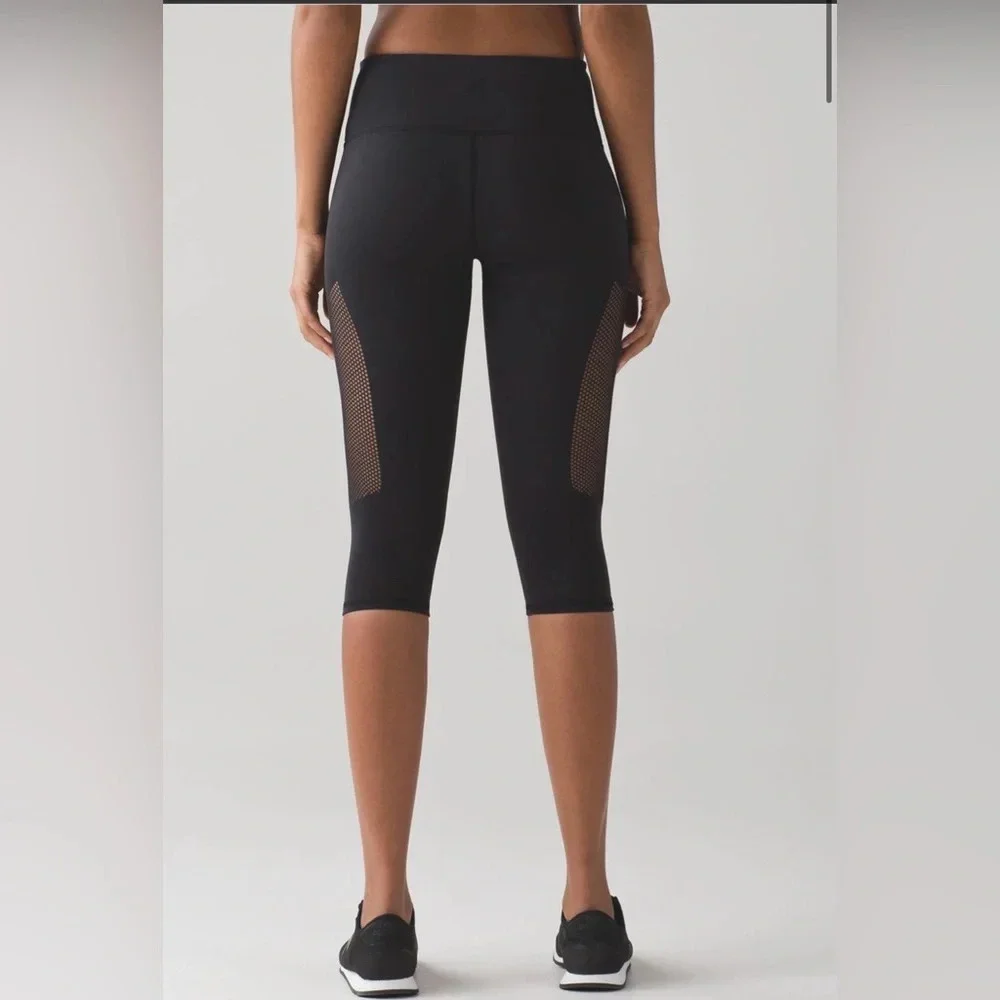Lululemon Reveal Crop in Black. Mesh Sides. Size 12 or XL